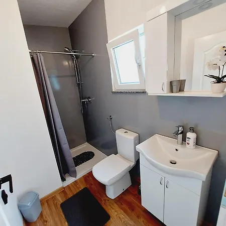 بيت للعطل Unatime.krupa بوسانسكا كروبا